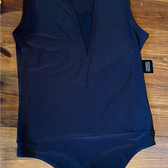Express Ladies Sleeveless Black Thong Bodysuit Deep V-Neck NWT - Picture 2 of 7